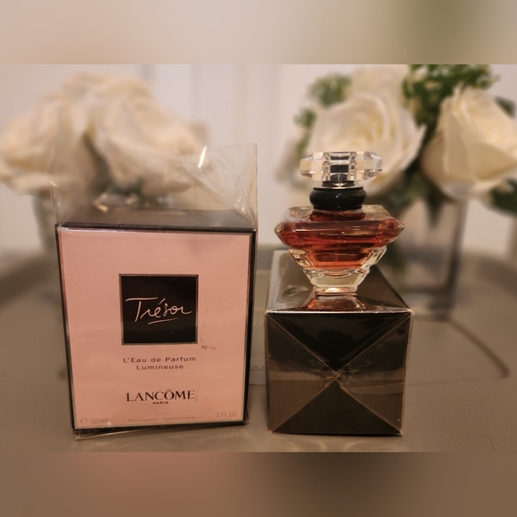 July 2013 Tresor Lumineuse by Lancome EDP / L'Eau De Parfum; 30ml / 1.0 fl.oz - Picture 14 of 16